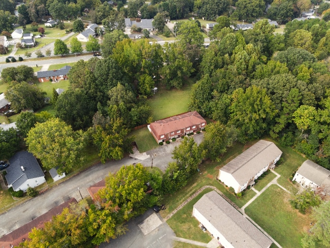 Foto del edificio - 716 Shawnee Dr