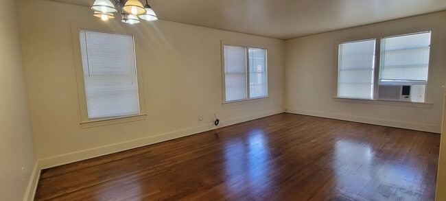 Building Photo - 1/1 in the Historic Duckpond area