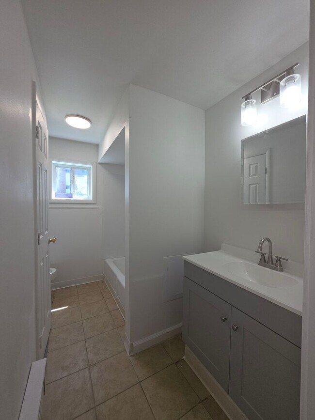 Foto del edificio - 1 BR Lower in a Desirable Neighborhood