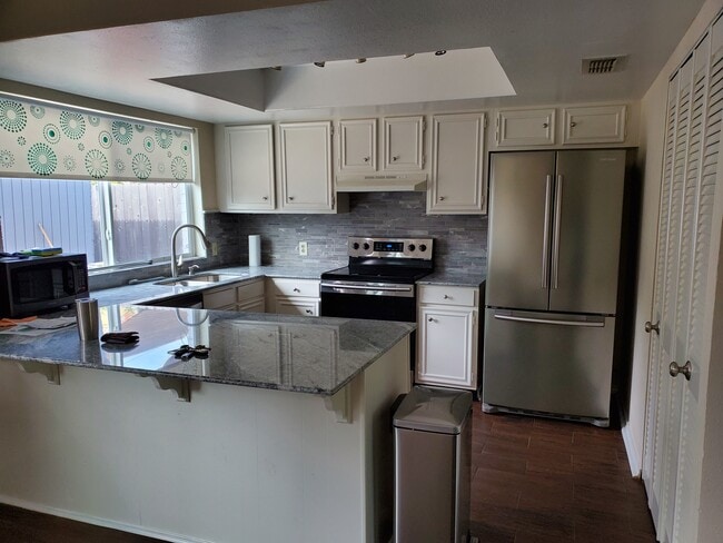Kitchen - 10073 Smitherman Dr