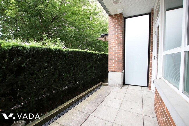 Building Photo - Finale West Studio For Rent 115-3551 Foste...