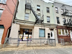 Building Photo - 123 Brunswick St