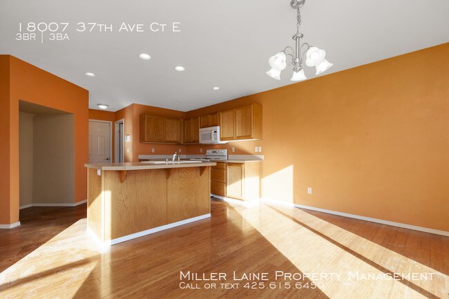 Foto del edificio - Tacoma 3 Bedroom, Minutes to JBLM!