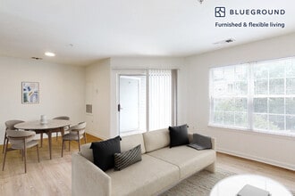 Building Photo - 1569 Onyx Dr