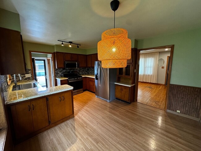 Building Photo - 2333 Hanover Dr