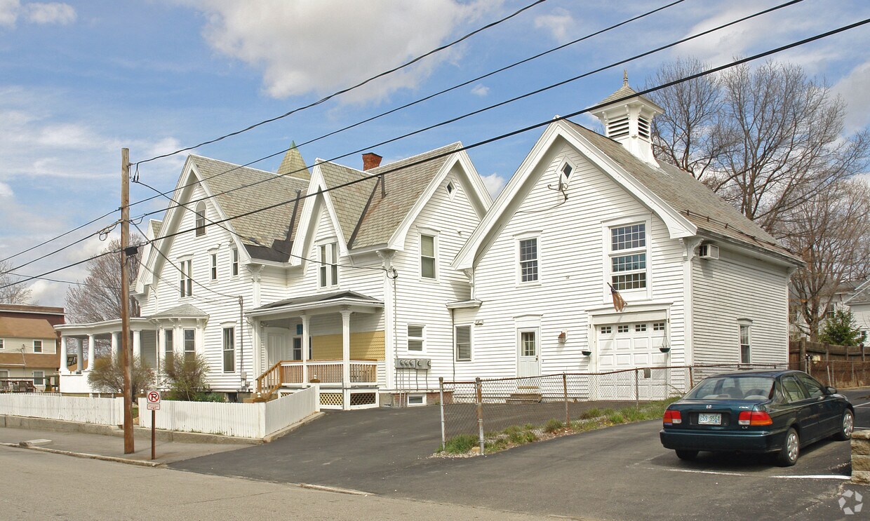 Primary Photo - 1 Oak St
