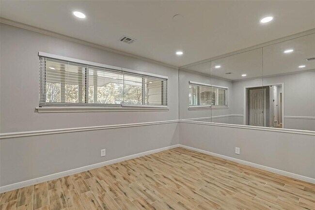 Foto del edificio - 9766 Westview Dr