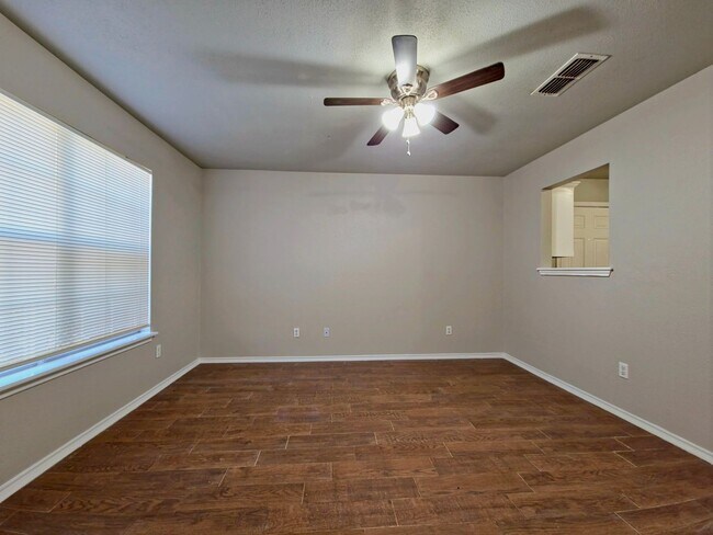 Foto del edificio - Cozy 3 bed 2 bath in Northridge