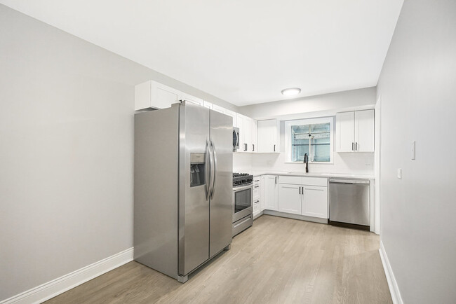 Building Photo - 1512 W Diversey Pky