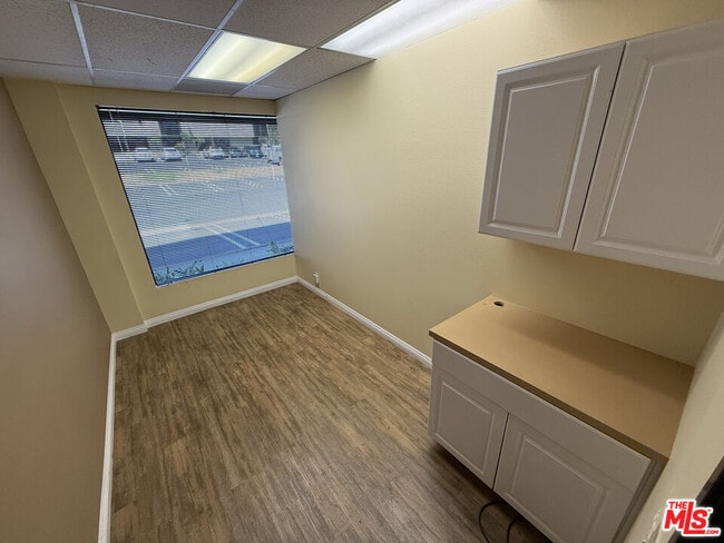 Building Photo - 820 N Mountain Ave