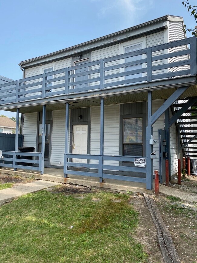 front - 233 S 4th St