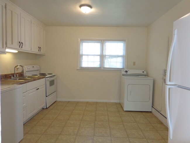 Building Photo - Coronet4618-4620