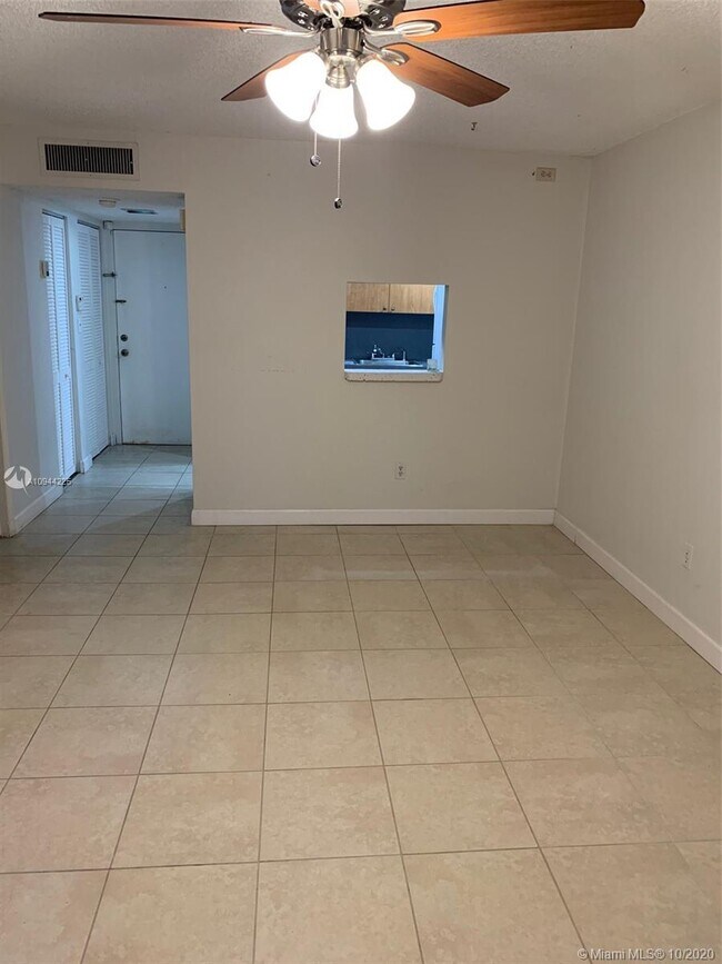 Foto del edificio - 14415 N Kendall Dr
