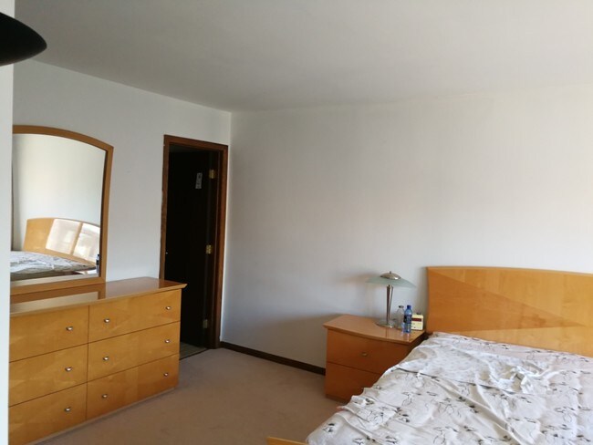 Foto del edificio - 345 W 30th Pl