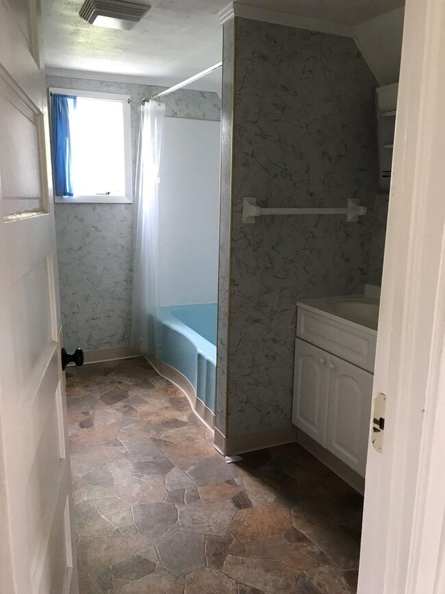 Foto del edificio - 3 bedrooms 2 baths