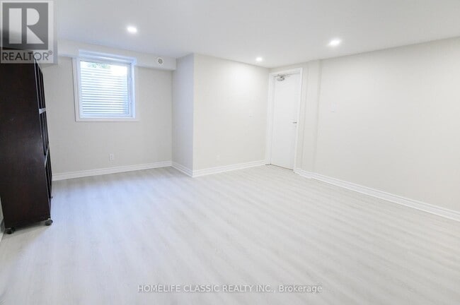 Building Photo - 2915 Bur Oak Ave