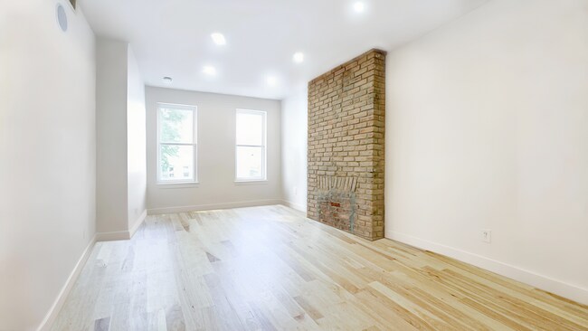 Foto del edificio - 182 Schaefer St