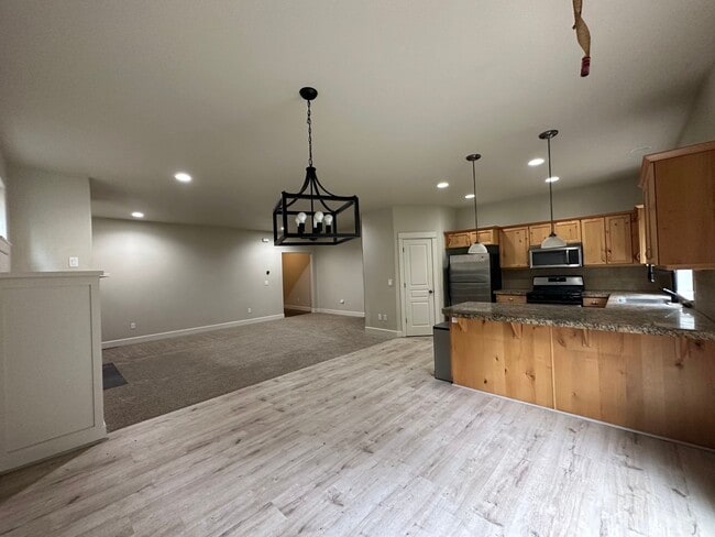 Building Photo - Cozy 3 Bed, 2 Bath Home located on the Eas...