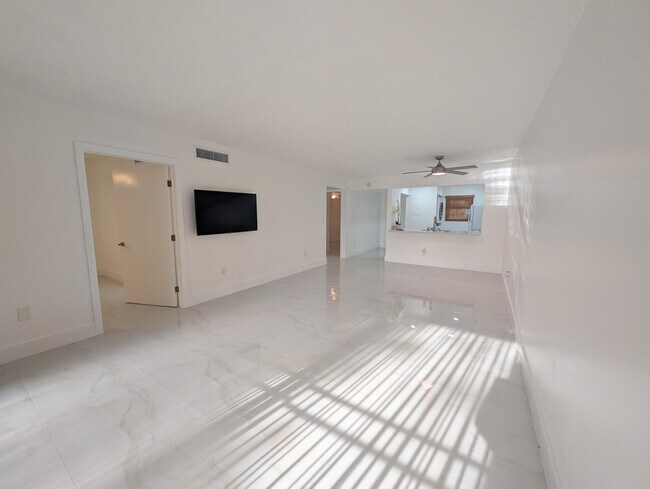 Foto del edificio - 10317 NW 9th St