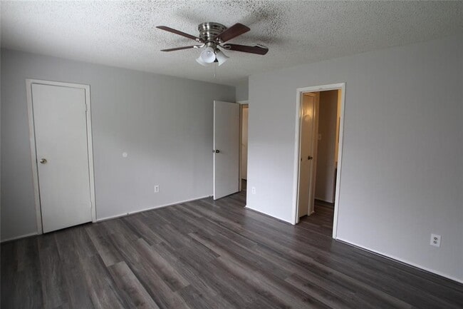 Foto del edificio - 5422 Farley Dr