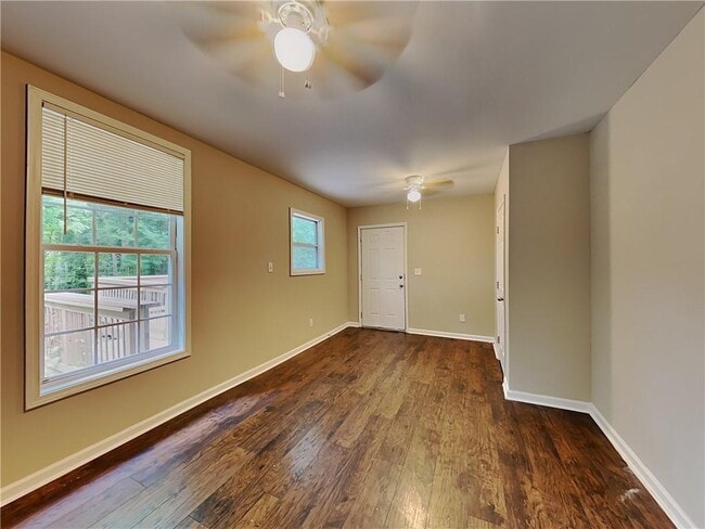 Building Photo - 575 Cherry Ln