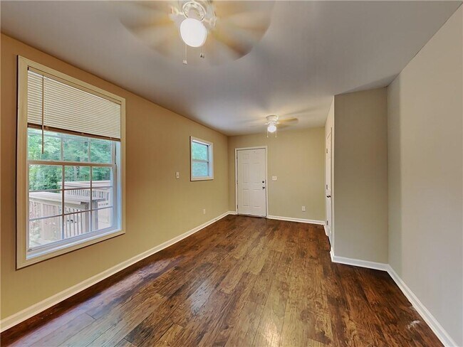 Foto del edificio - 575 Cherry Ln