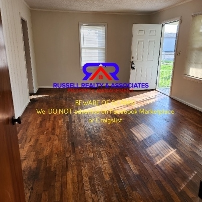 Building Photo - One Level Home with all Hardwoods!!
