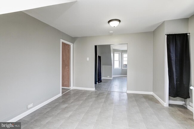 Building Photo - 1307 W Northern Pkwy