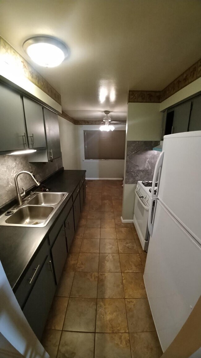 Foto del edificio - 530 Terrace Ln N