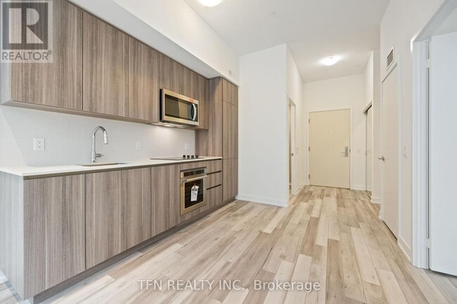 Building Photo - 15 Richardson St