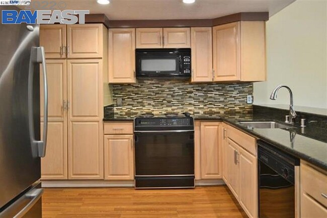 Foto del edificio - 132 Westfield Cir