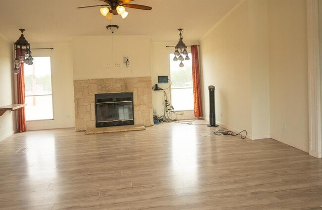 Building Photo - 1000 Co Rd 201