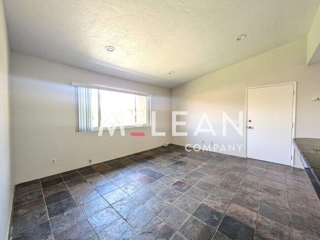 Building Photo - Stylish 2-Bedroom Condo with Stunning View...
