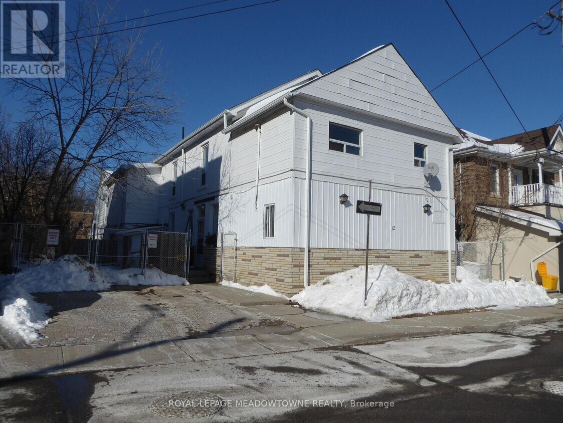 Primary Photo - 12 Wesleyan St