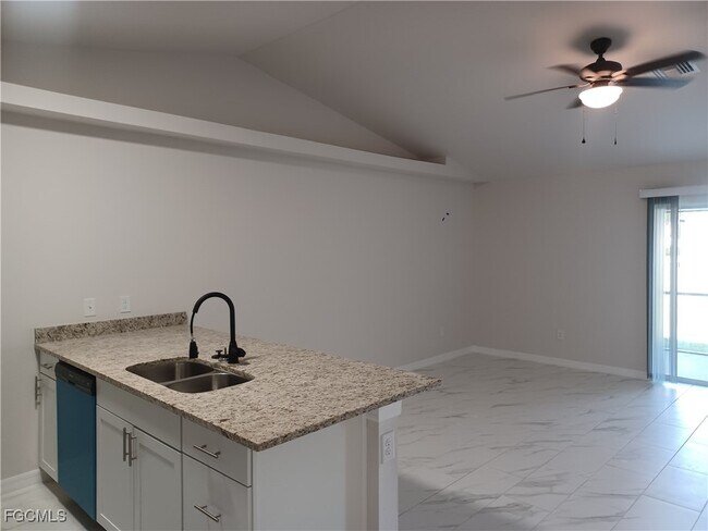 Building Photo - 1109 SE 5th Ct