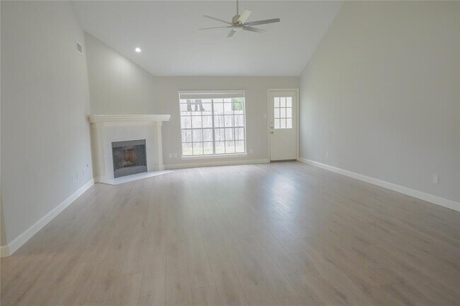 Building Photo - 21118 Highland Knolls Dr