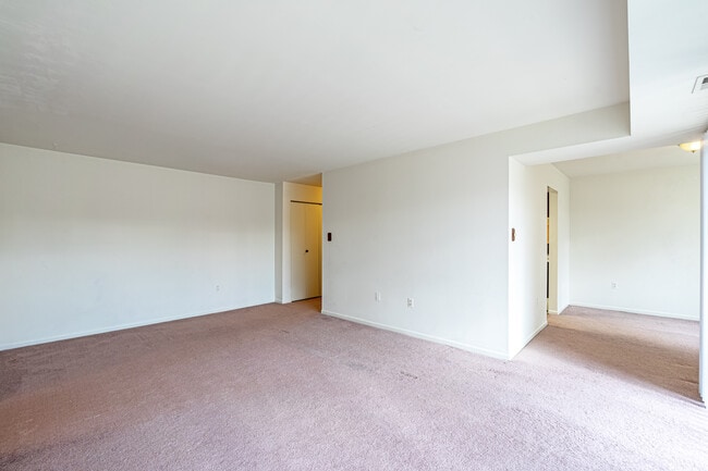 Building Photo - 9728 Kingsbridge Dr
