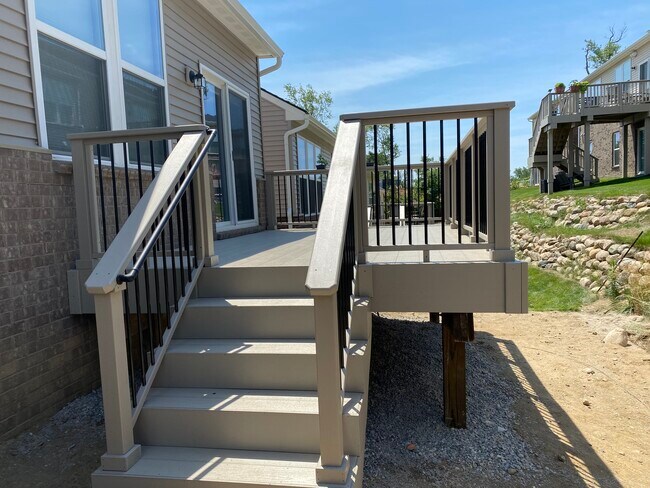 Deck - 2757 Polson St