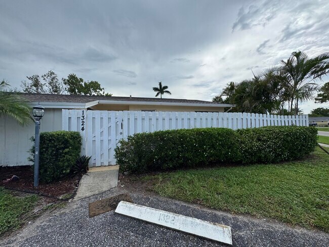 1324 Arapaho St Jupiter FL 33458 - 1324 Arapaho St Jupiter Fl Building Photo