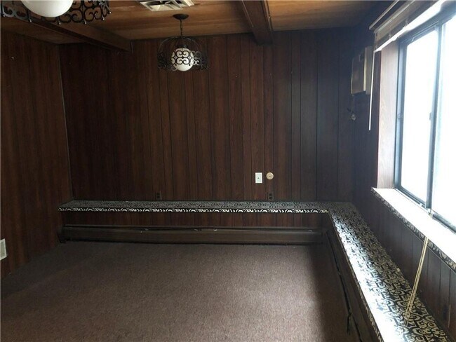 Building Photo - 358 Kingstown Rd