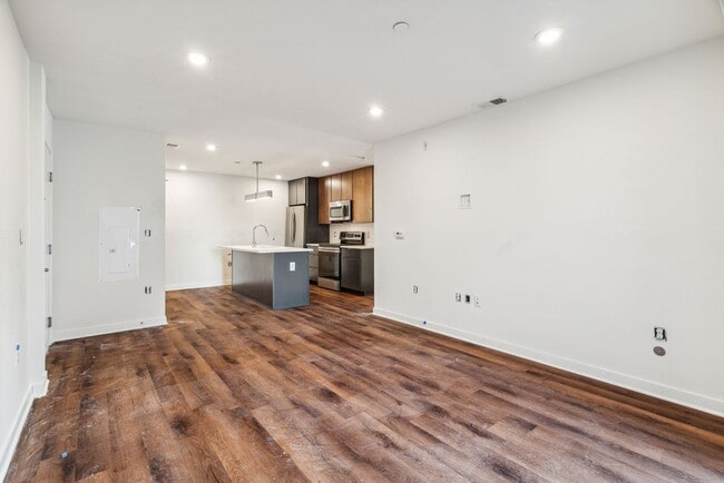 Interior Photo - Graduate Pointe