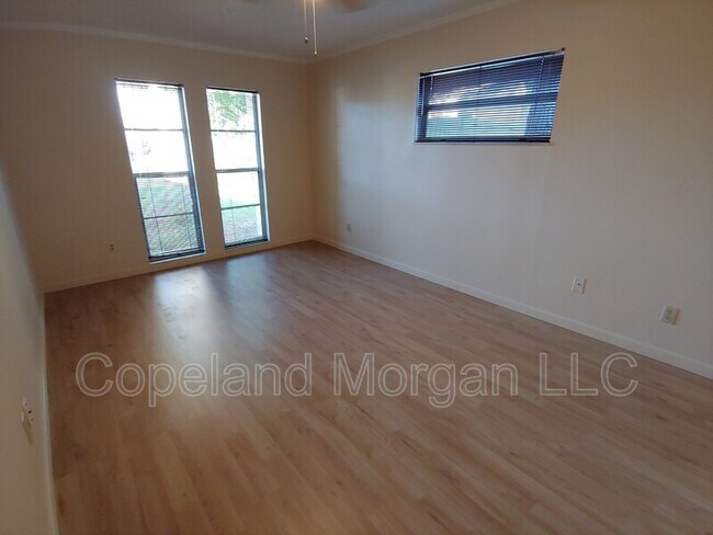 Building Photo - 8362 Somerset Dr