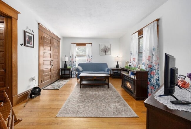 Building Photo - 3271 Coit Ave NE