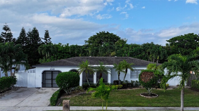 Foto del edificio - 4549 Baldric St