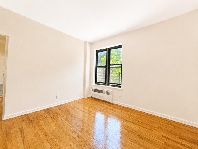 Building Photo - 973 Aldus St
