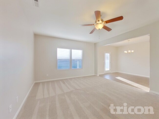 Foto del edificio - 178 Hidden Lakes Rd