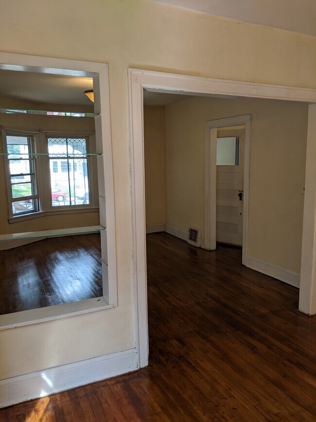 Foto del edificio - 2726 N Downer Ave