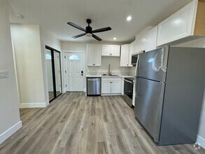 Building Photo - 10882 New Salem Cove