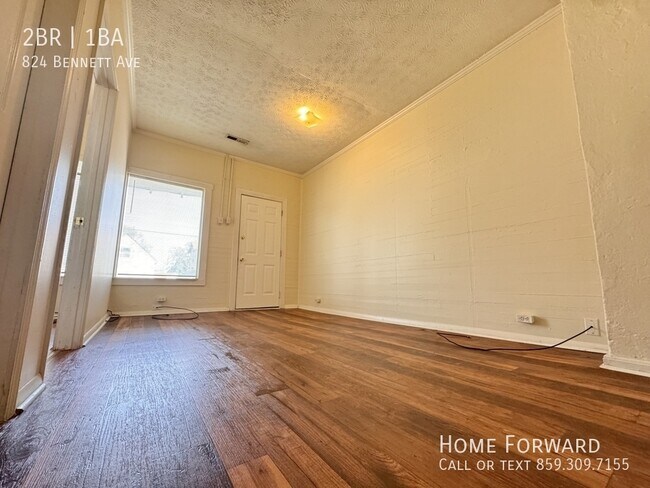 Foto del edificio - 824 Bennett Ave