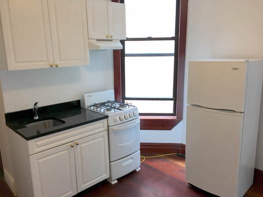 Primary Photo - 1392 Madison Ave